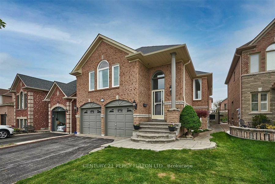 1754 Silver Maple Dr  Pickering ON L1V 6X9 photo