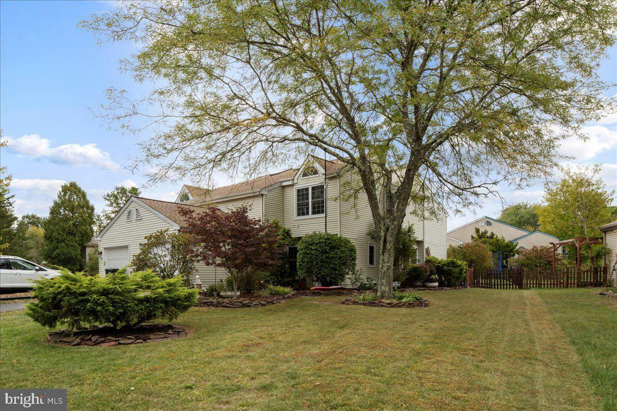 Property Photo:  28 Kern Drive  PA 18944 