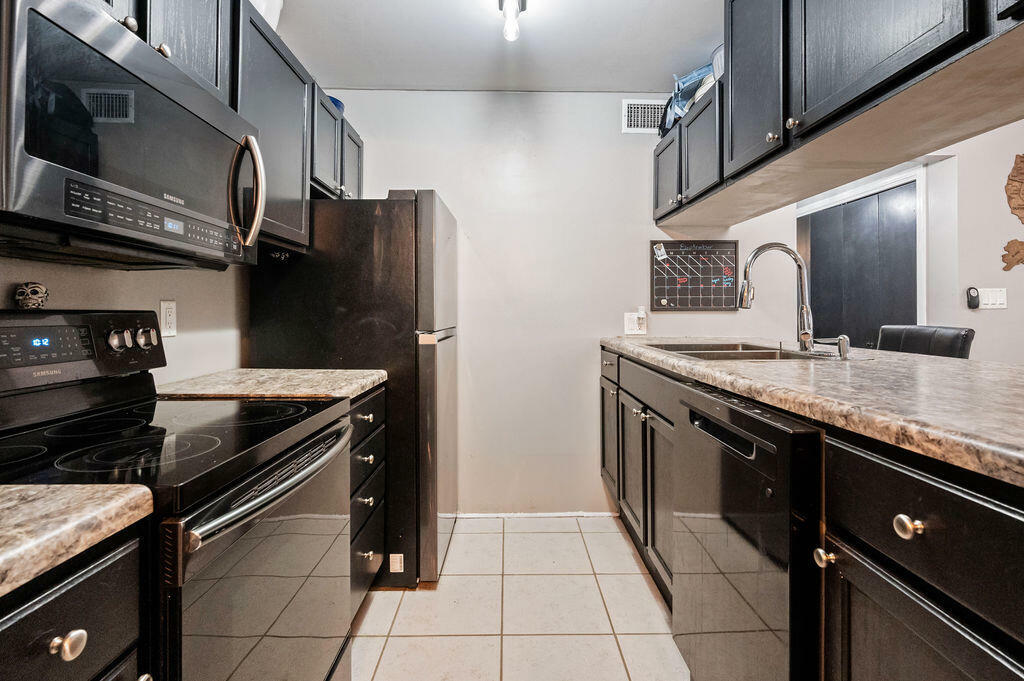 Property Photo:  31 SE Park Circle Unit 21  FL 32548 