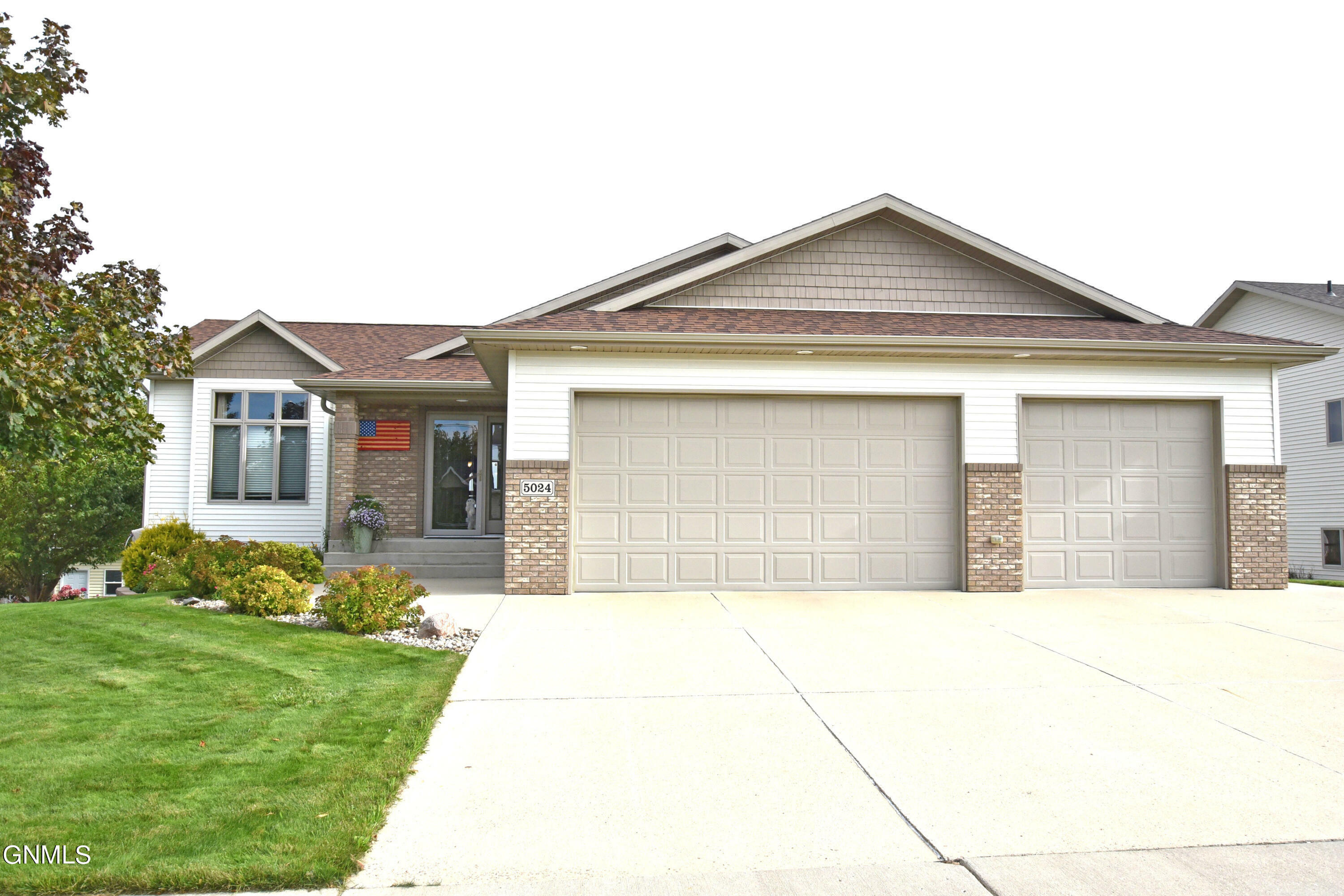 Property Photo:  5024 Driftwood Lane  ND 58503 