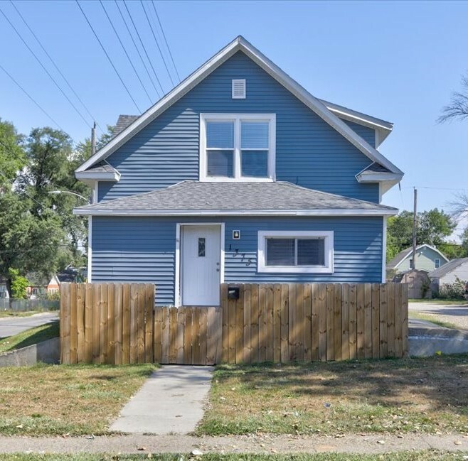 Property Photo:  1375 E 14th Street  IA 50316 