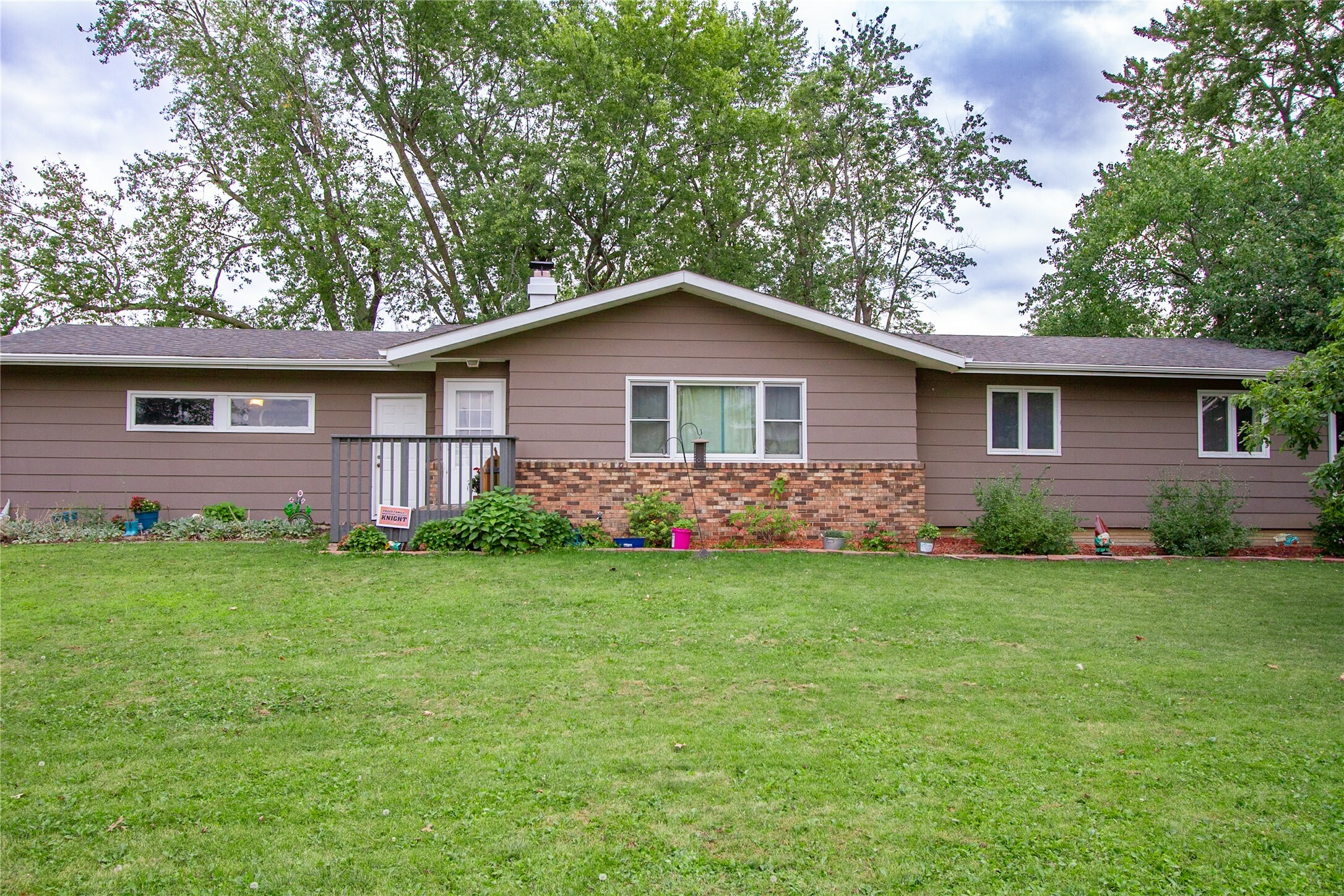 Property Photo:  235 E 10th Street  IA 50219 