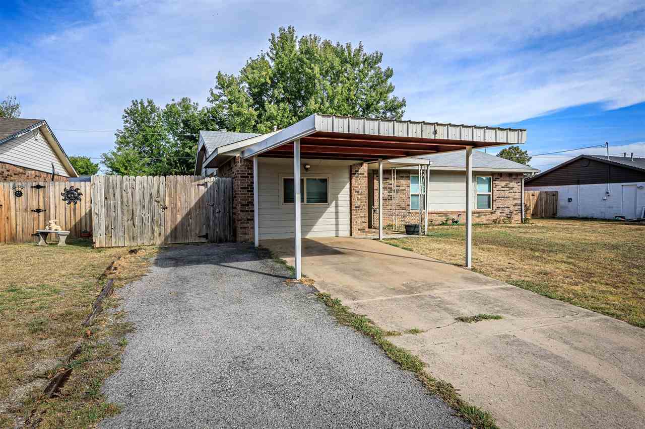 Property Photo:  207 Deer Dr  OK 73527 