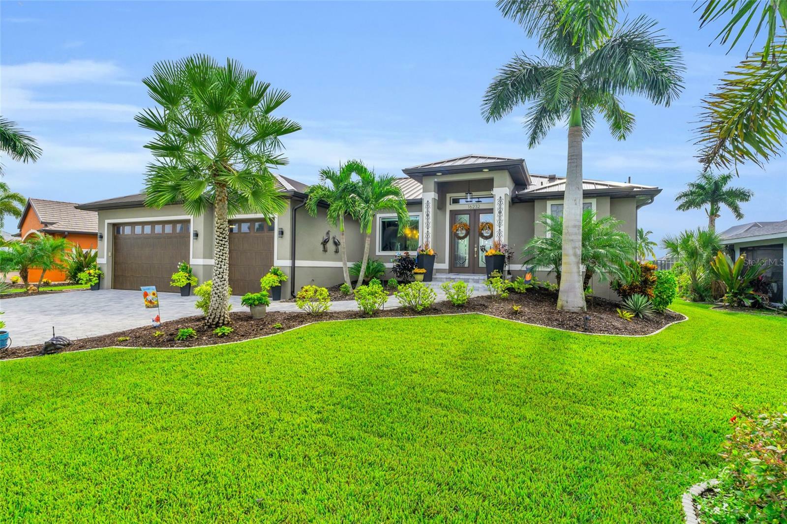 Property Photo:  16232 Cayman Lane  FL 33955 