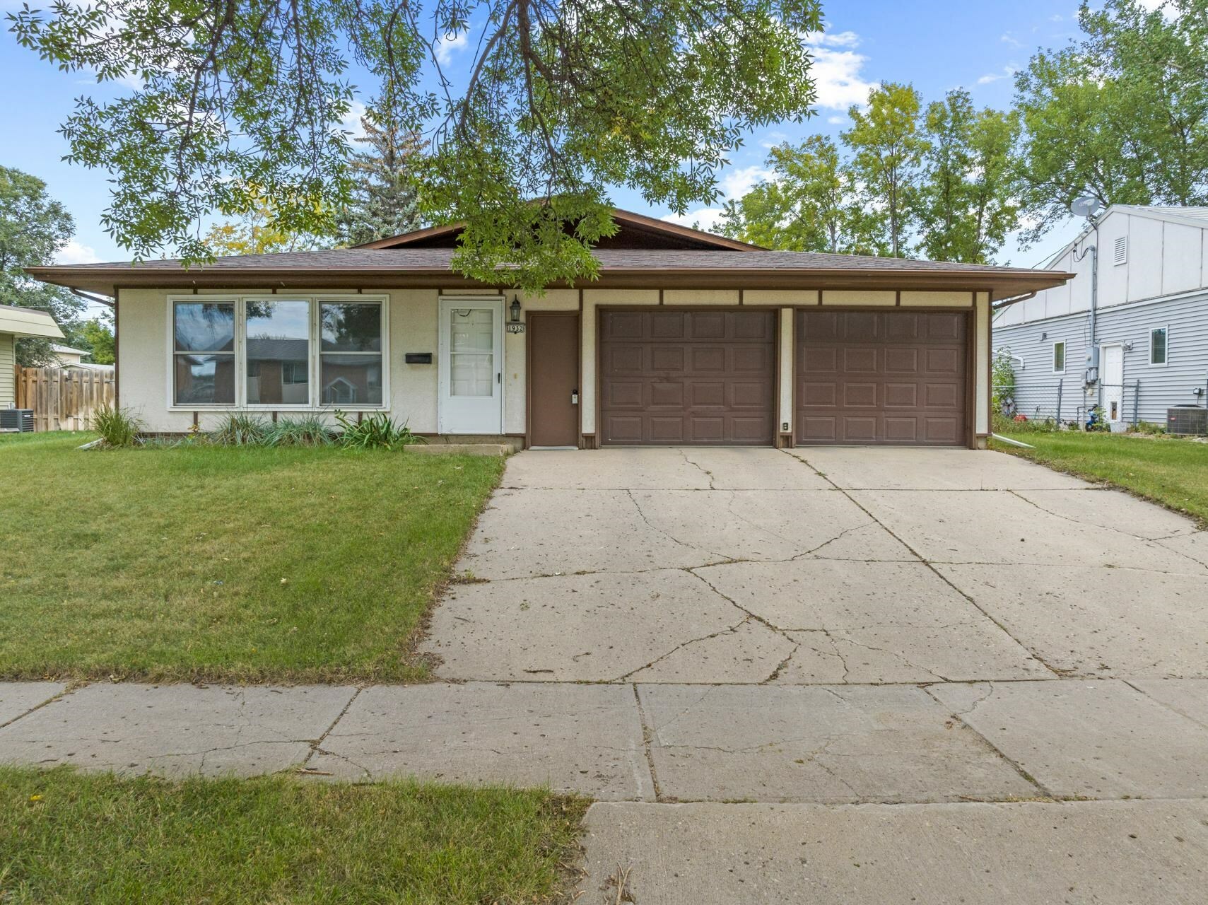 Property Photo:  1932 SW 2nd Ave  ND 58701 