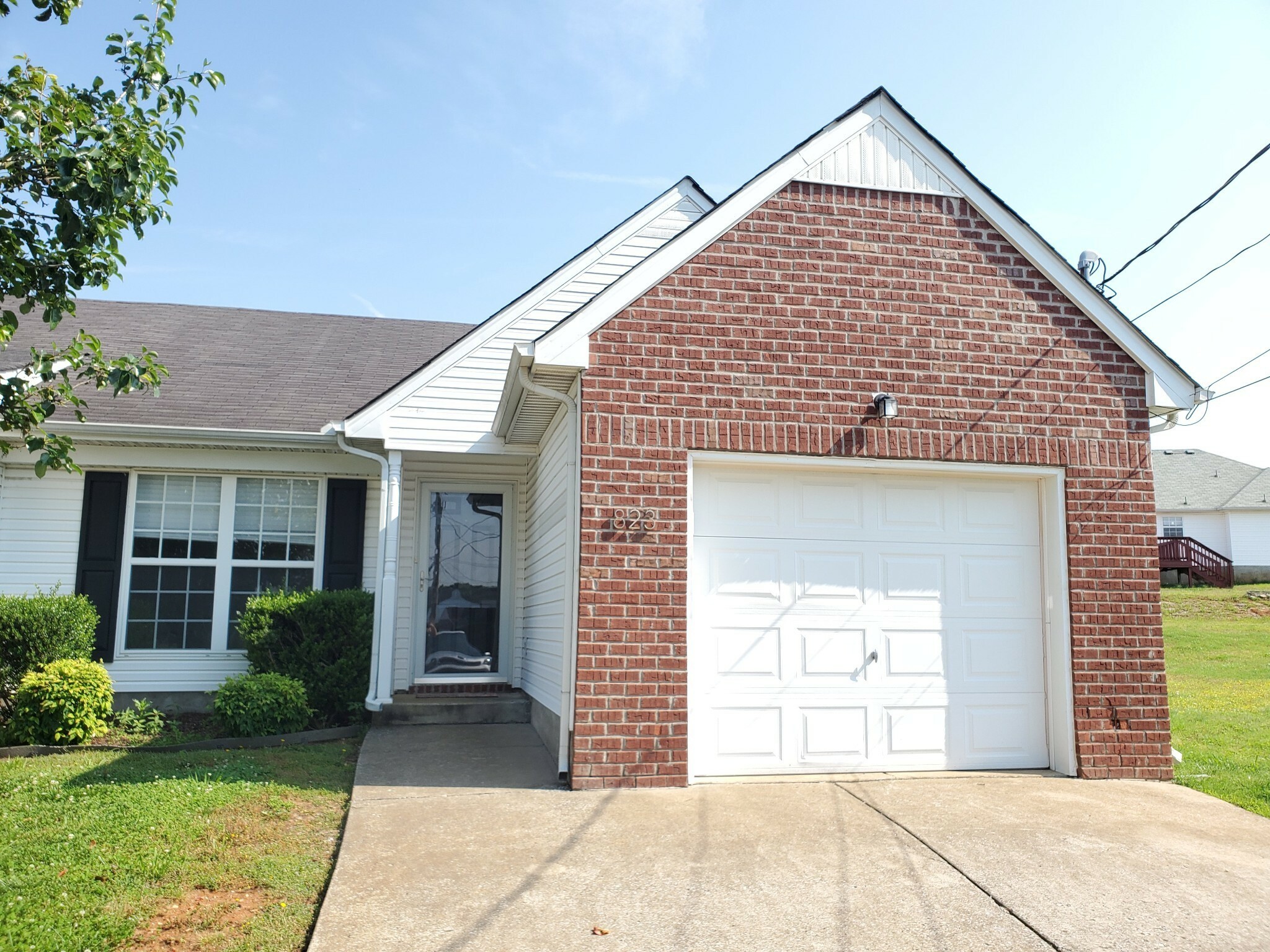 Property Photo:  823 Neptune Ct  TN 37167 