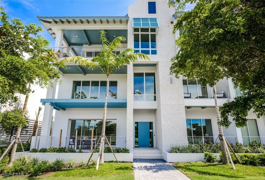 Property Photo:  201 8th Street S 101  FL 34102 