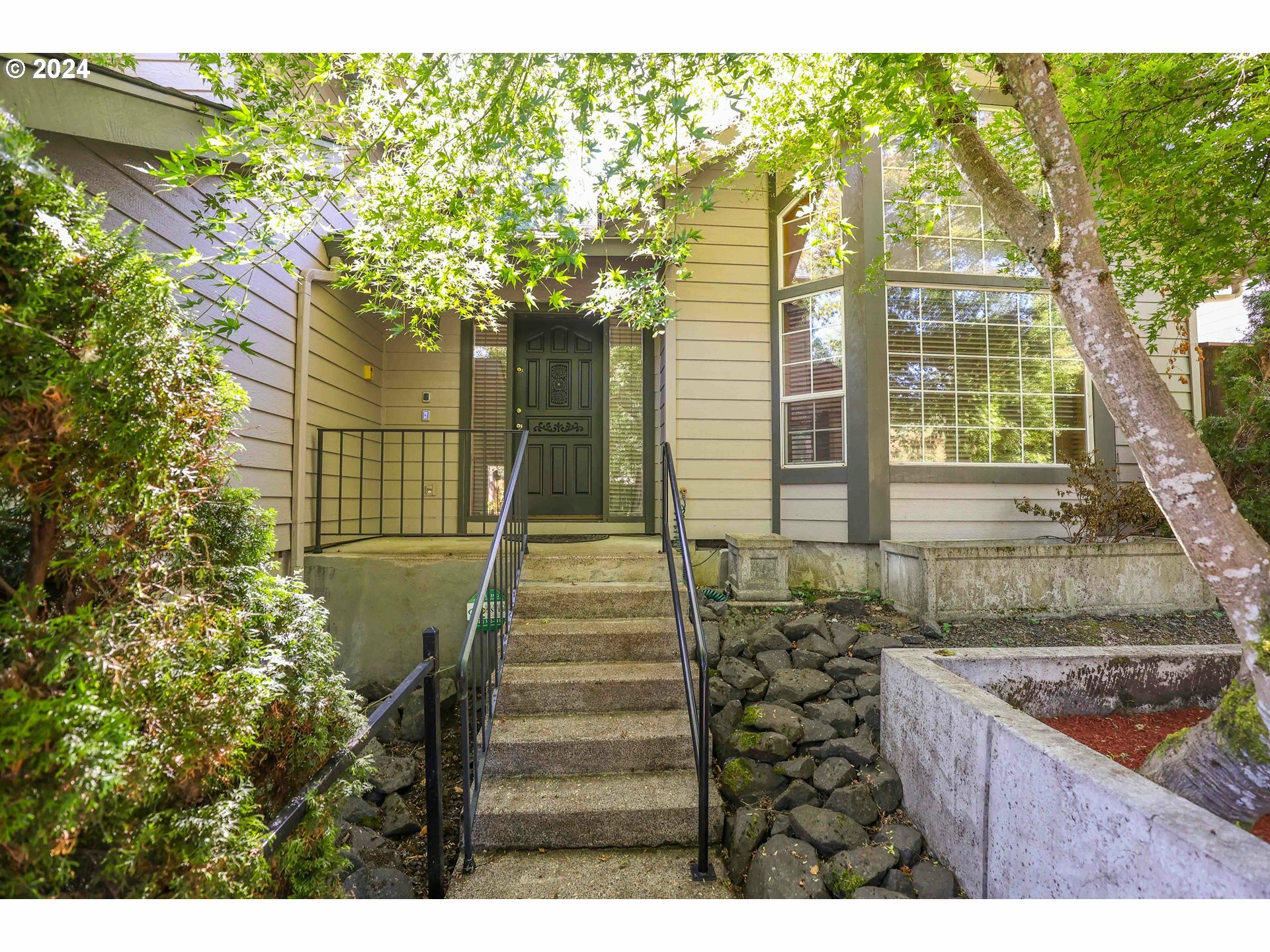 Property Photo: 3794 Wilshire Ln OR 97405