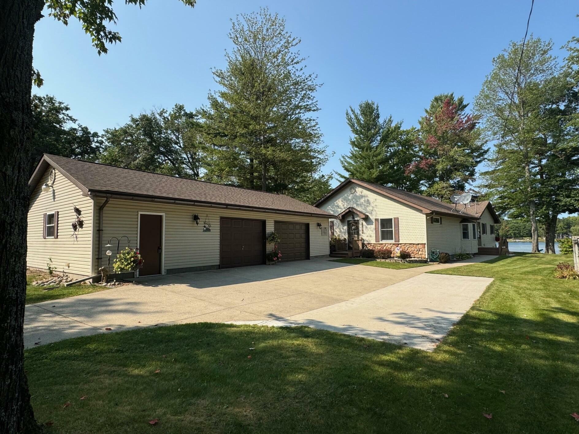 Property Photo:  4983 Ruby Drive  MI 48624 