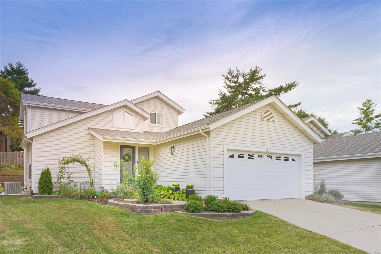 Property Photo: 1618 Meadowside Drive MO 63146