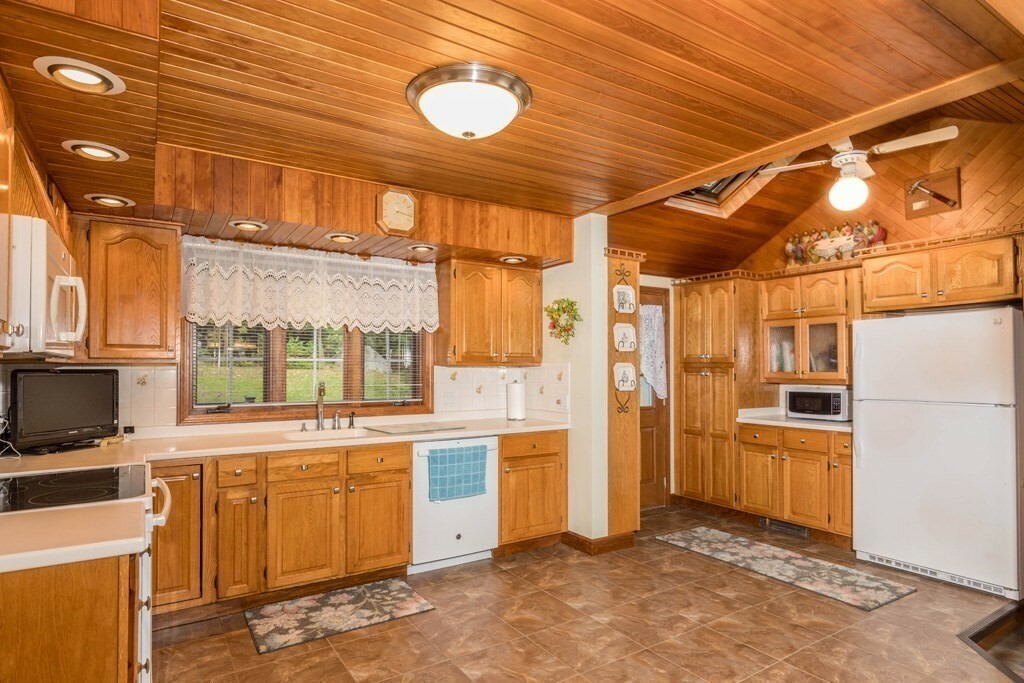 Property Photo: 176 Leamy Street MA 01440