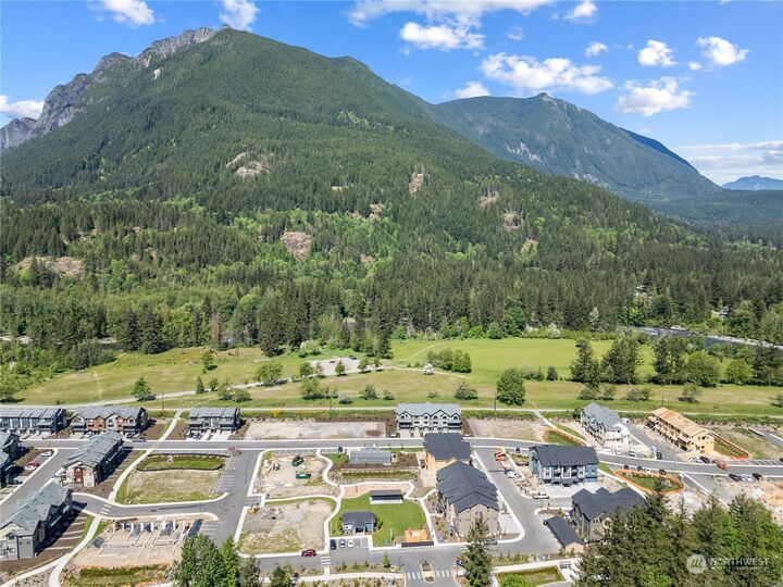 Property Photo:  1845 SE 12th Place 204  WA 98045 