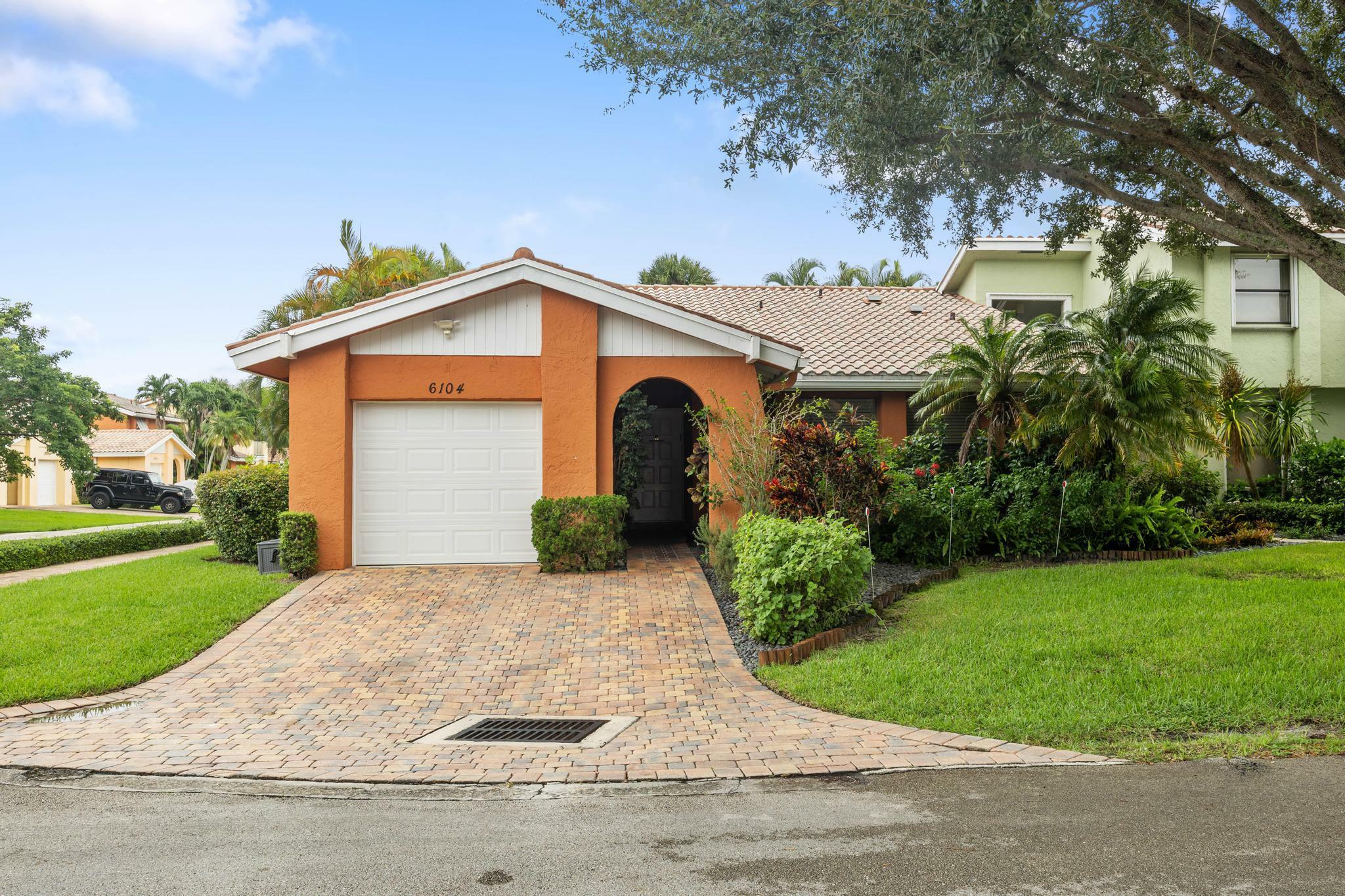 Property Photo:  6104 Belleza Lane  FL 33433 