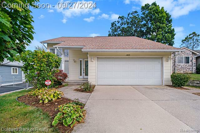 Property Photo:  3888 Cresthaven Drive  MI 48328 