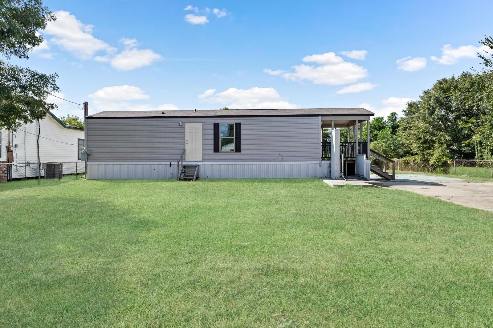 Property Photo: 510 Austin Ave TX 77611-2906