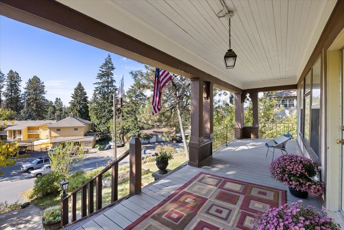 Property Photo:  824 W 12th Ave  WA 99205 