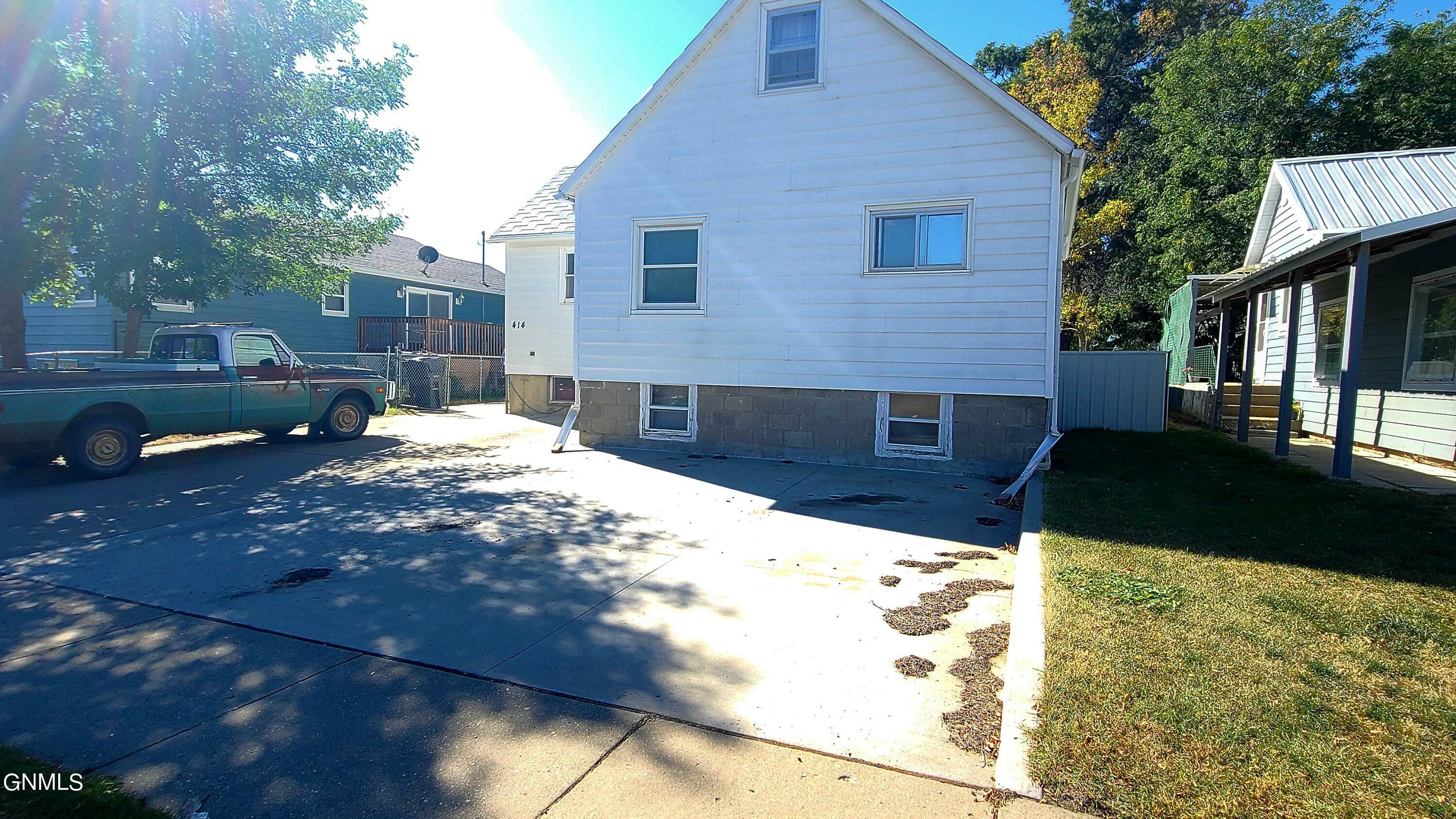 Property Photo:  414 16th Street S  ND 58504 