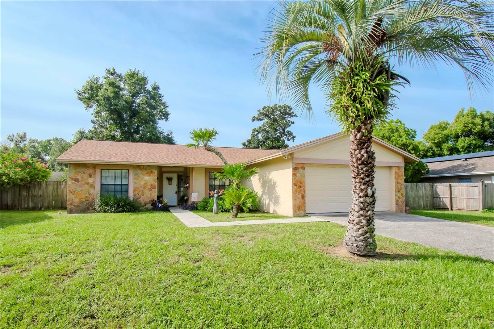 Property Photo:  703 Caliente Drive  FL 33511 