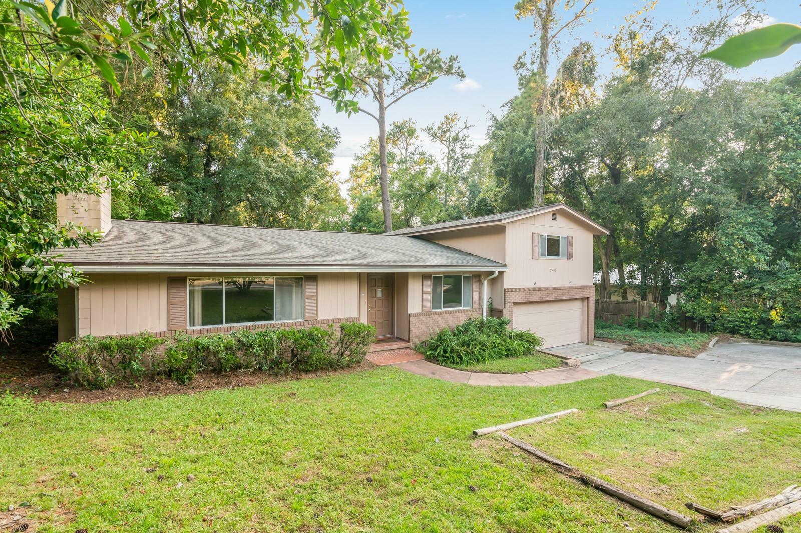 Property Photo: 2851 W University Avenue FL 32607