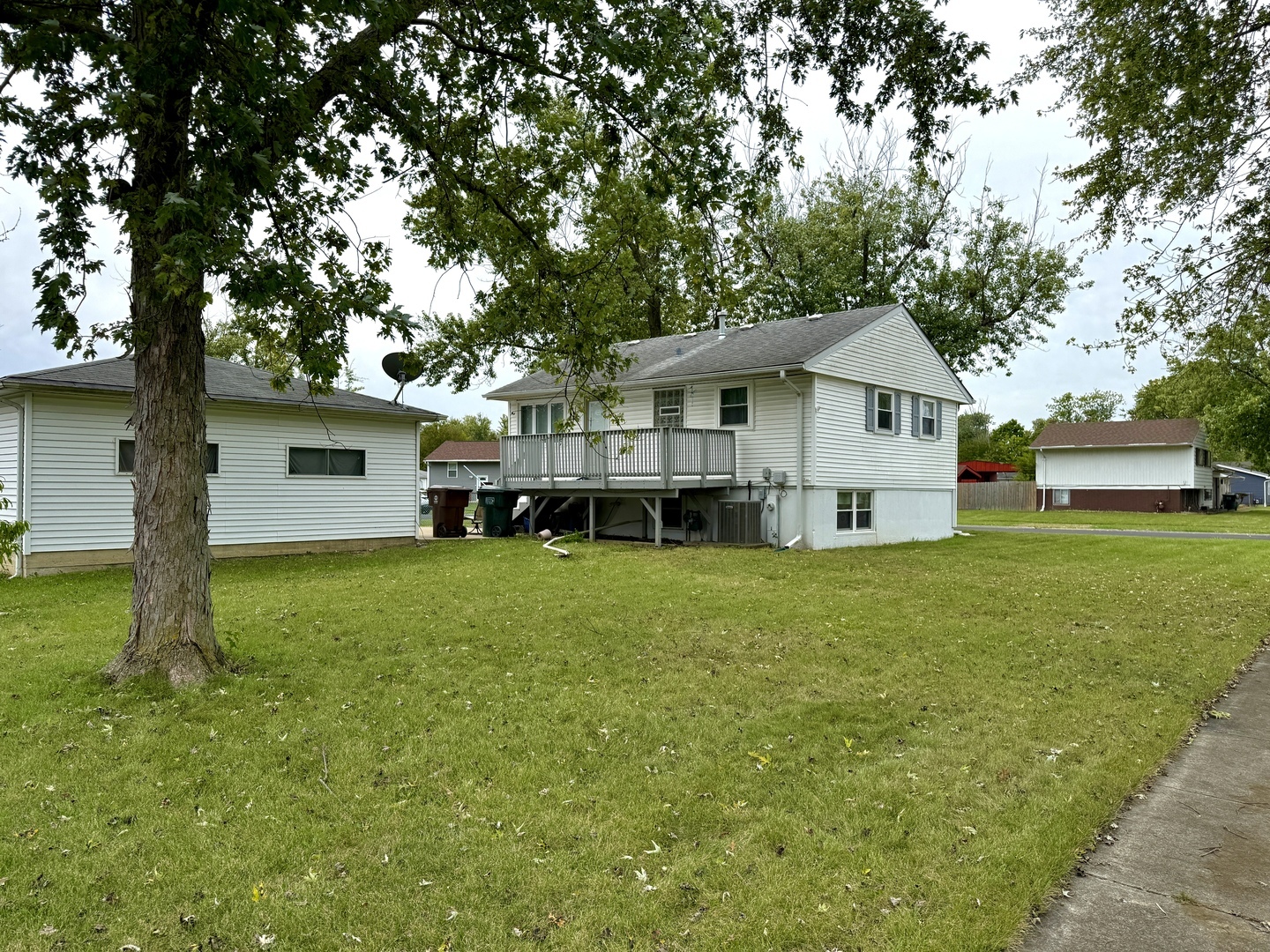 Property Photo:  5 E Mulberry Drive  IL 60425 