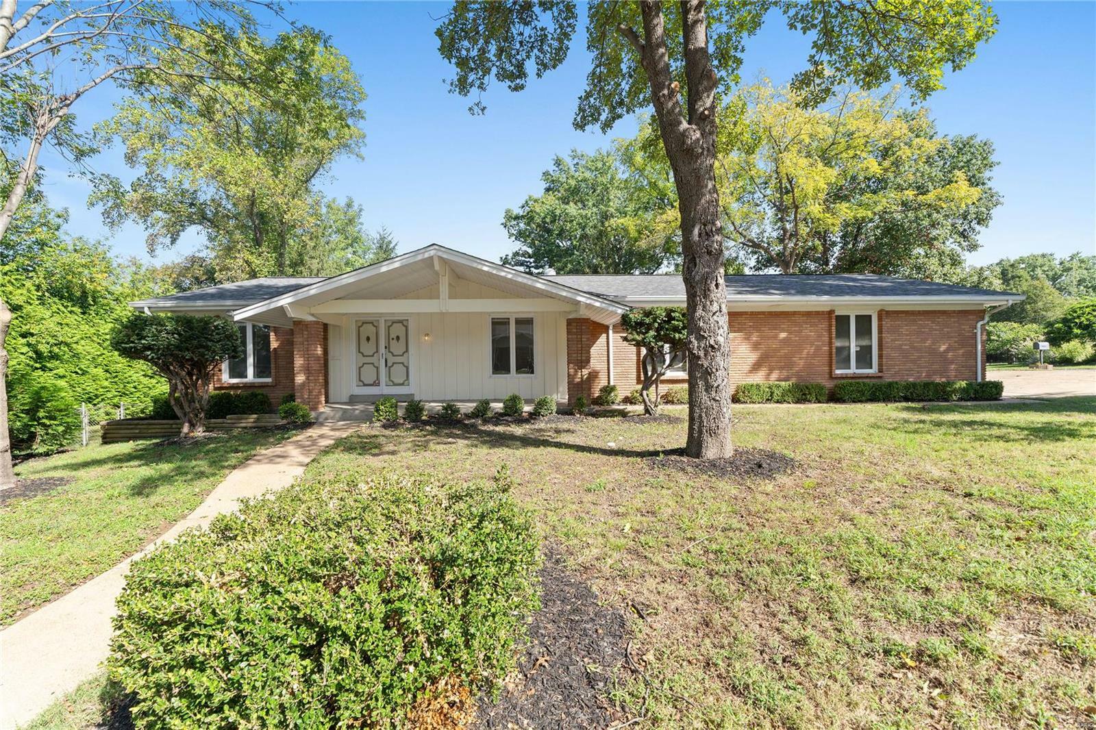 Property Photo: 12662 Whispering Hills Lane MO 63146