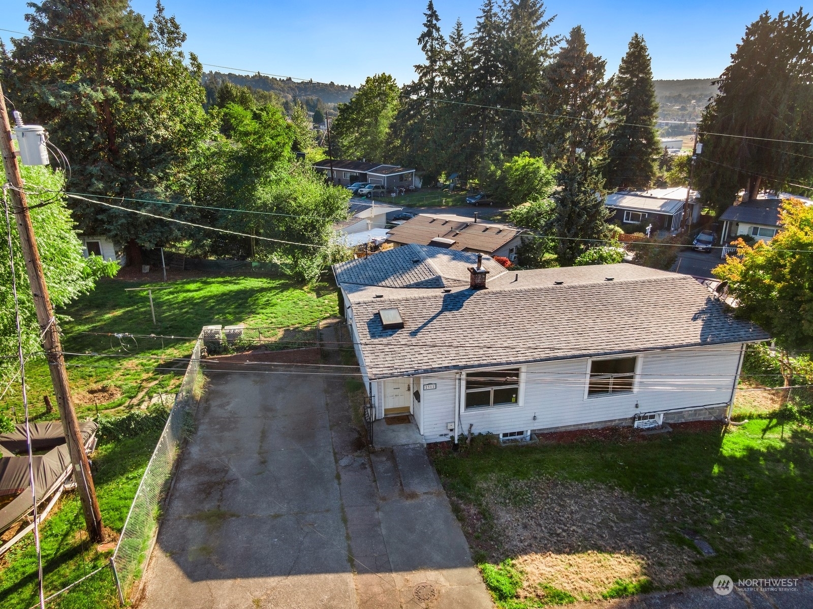 Property Photo:  2311 NE 6th Place  WA 98056 