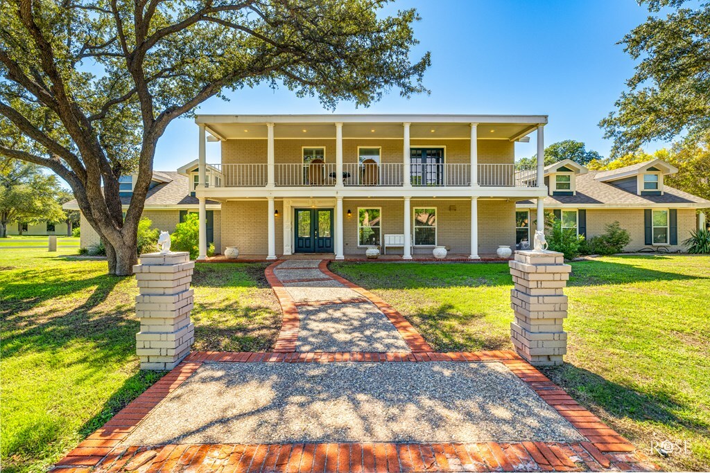 Property Photo:  5425 Beverly Dr  TX 76904 