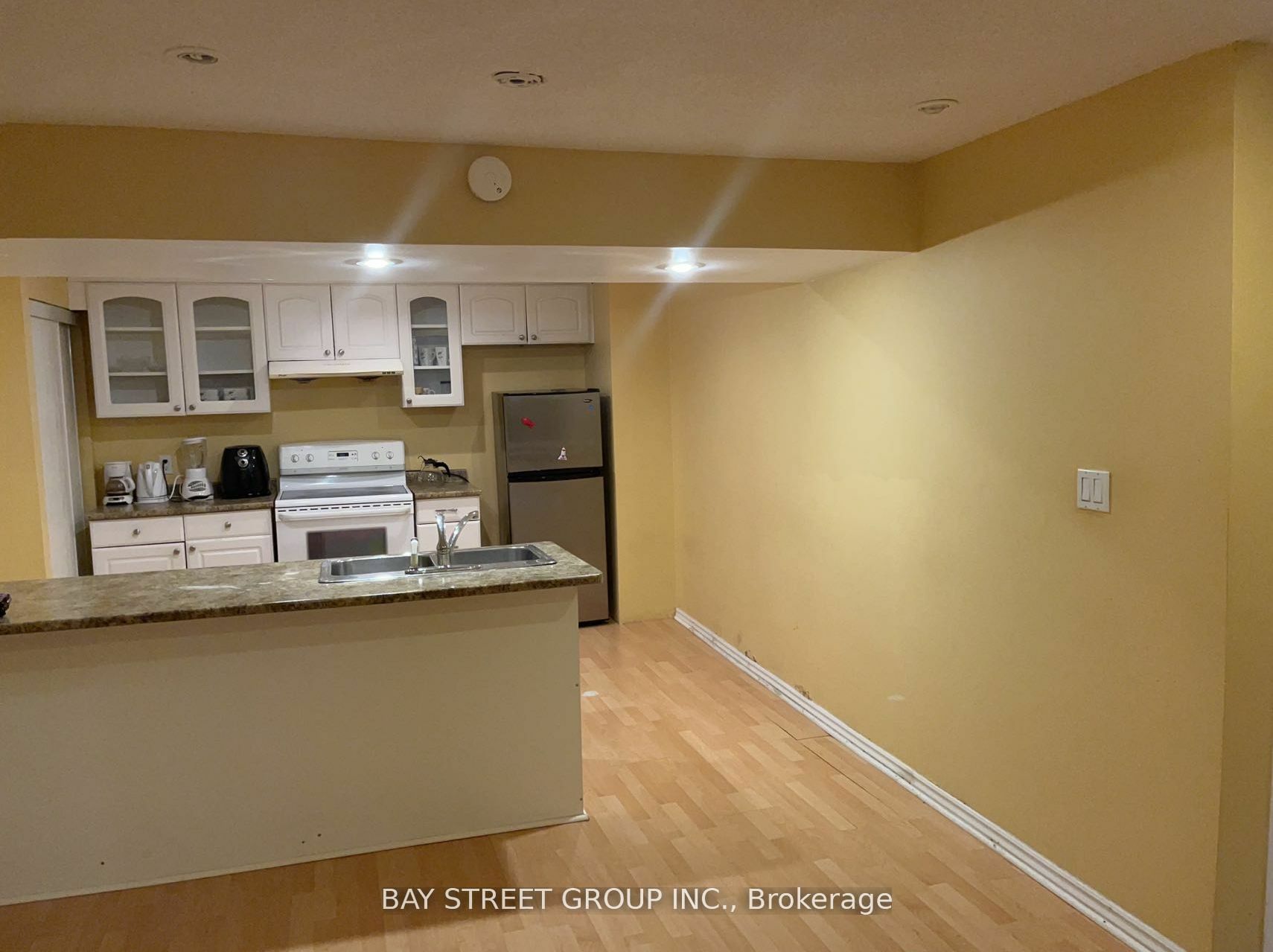 Property Photo:  1 Golden Oak Ave Basmt  ON L4S 1Y7 