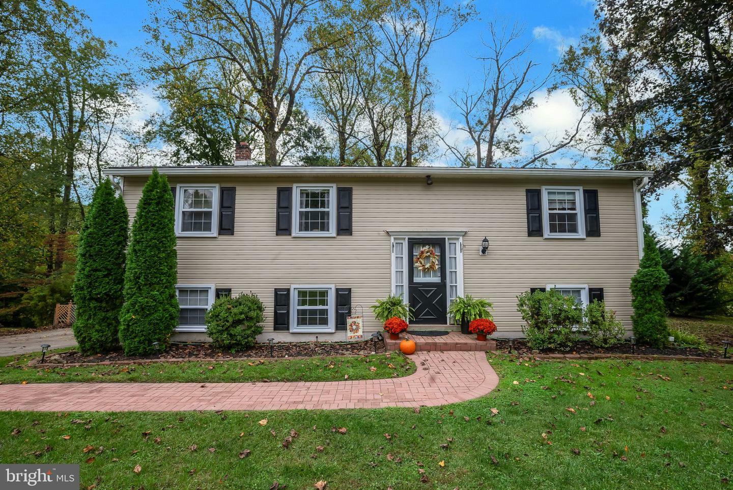 Property Photo:  1690 Hillcrest Lane  PA 19014 