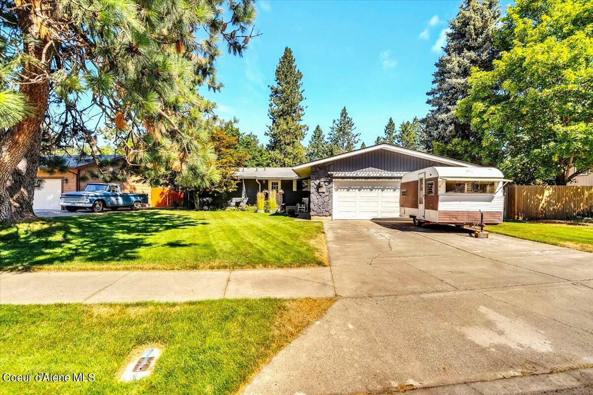 Property Photo:  1909 E Pine Hill Court  ID 83815 