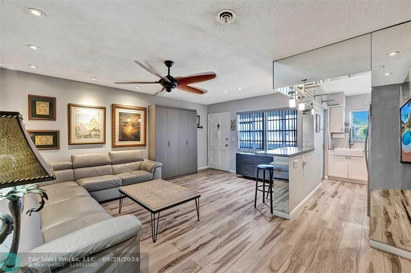 Property Photo:  160 NE 8th Ave 23B  FL 33009 