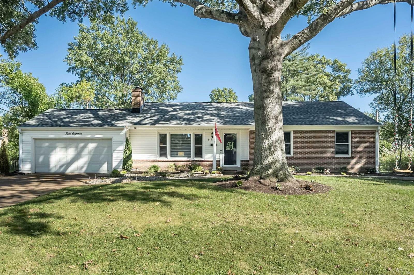 Property Photo:  918 Rochdale Drive  MO 63122 