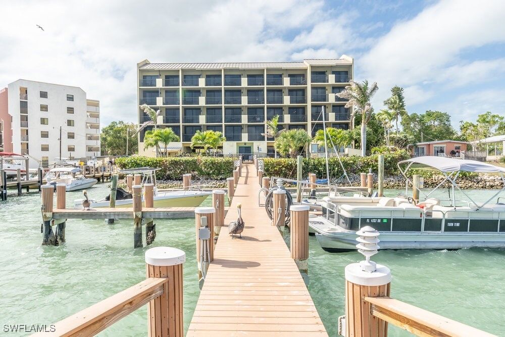 Property Photo:  10 Tampa Place 203  FL 34145 