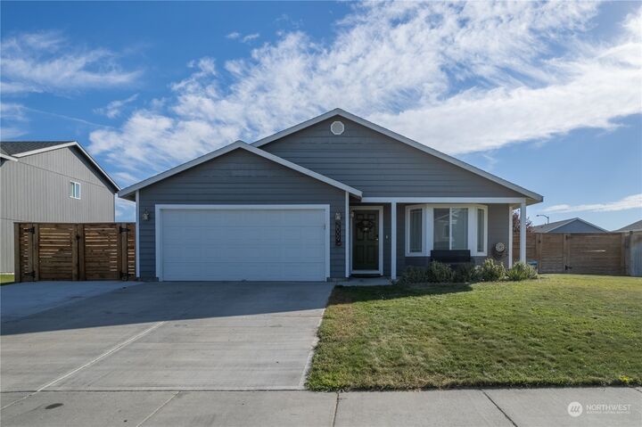 Property Photo:  2009 S Stirling Avenue  WA 98837 