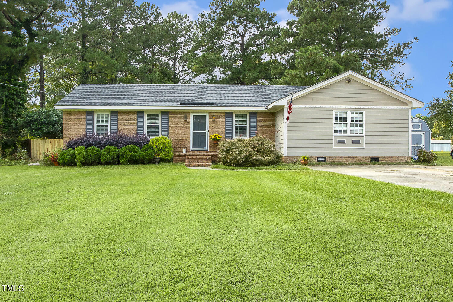 Property Photo:  761 N Willow Street  NC 27501 