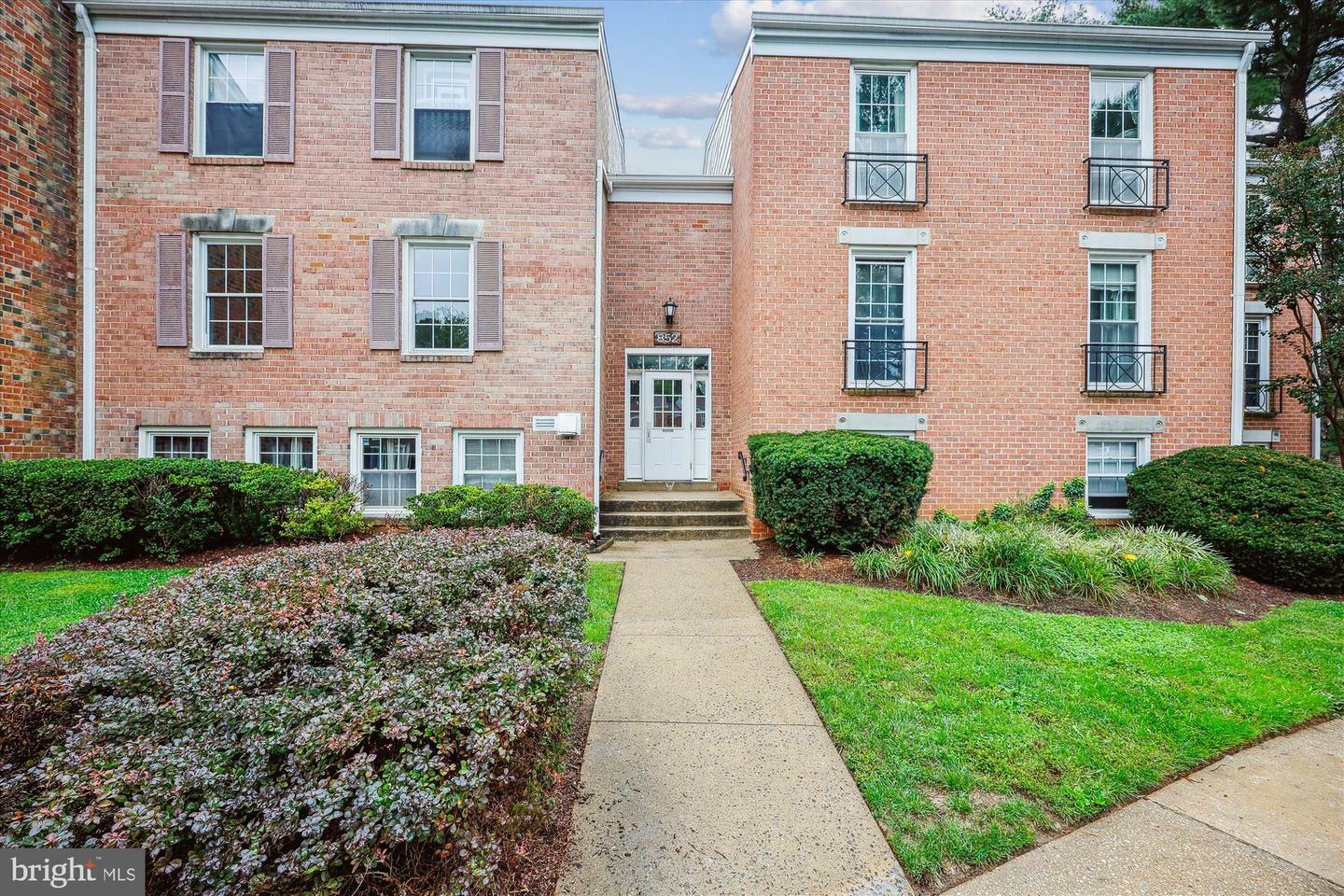 Property Photo: 852 Quince Orchard Boulevard 101 MD 20878