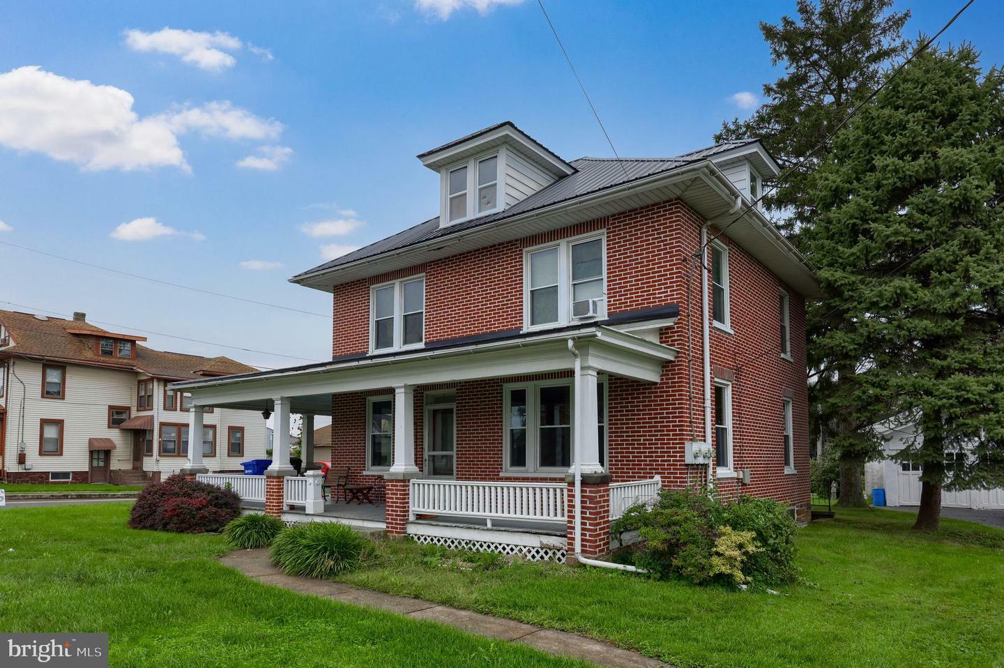 Property Photo:  995 W Main Street  PA 17557 