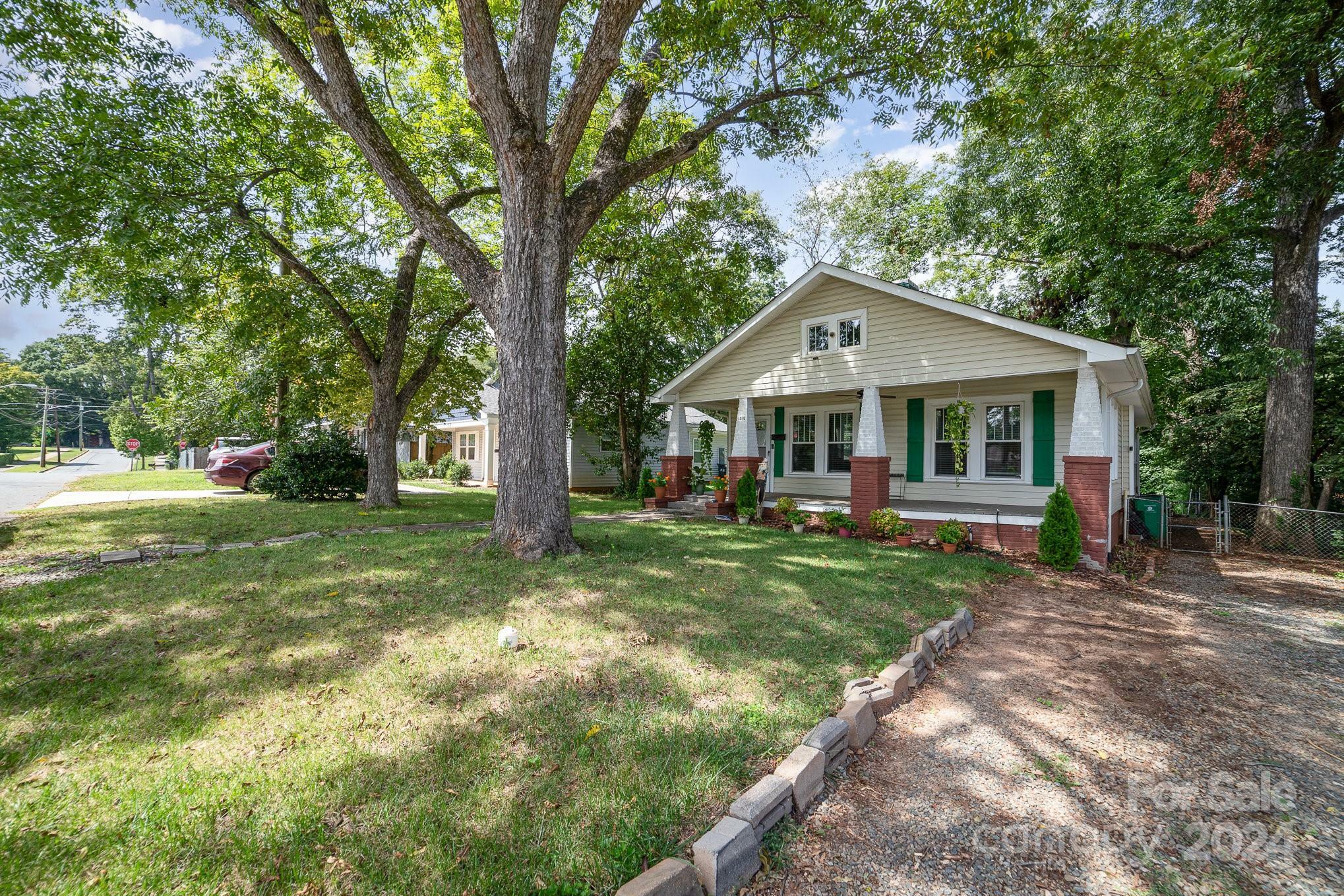 Property Photo:  1010 Pryor Street  NC 28208 