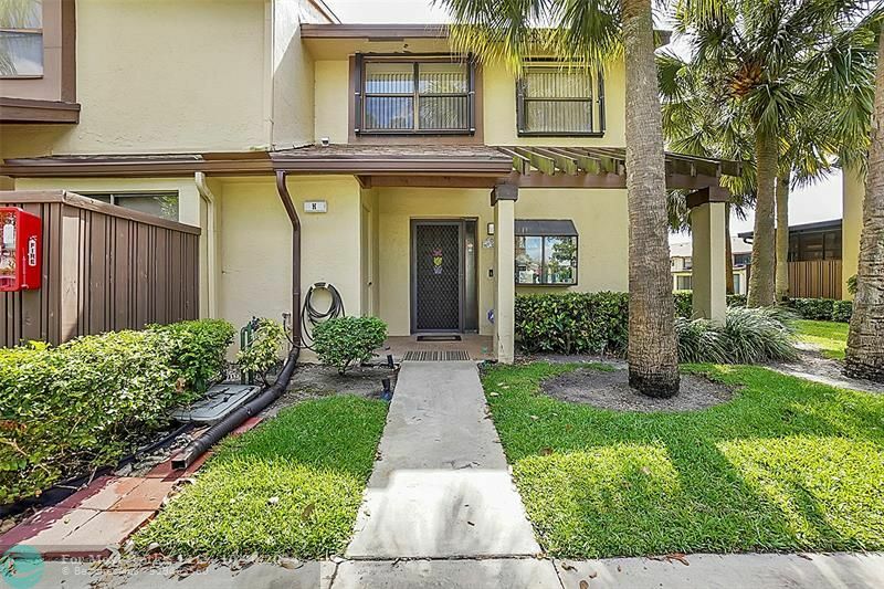 Property Photo:  3964 Cocoplum Cir H  FL 33063 