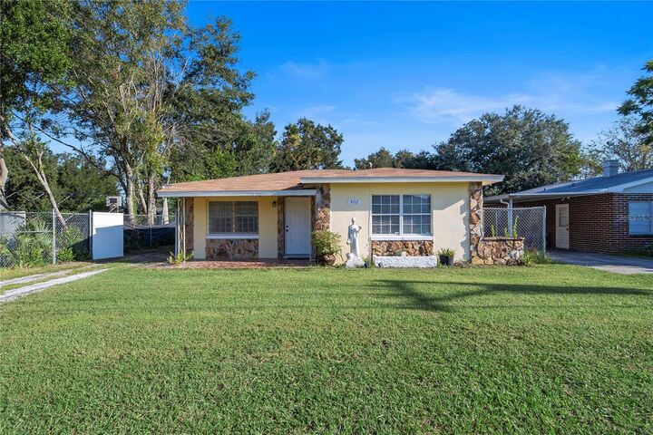 Property Photo: 402 Tuscarora Street FL 33805