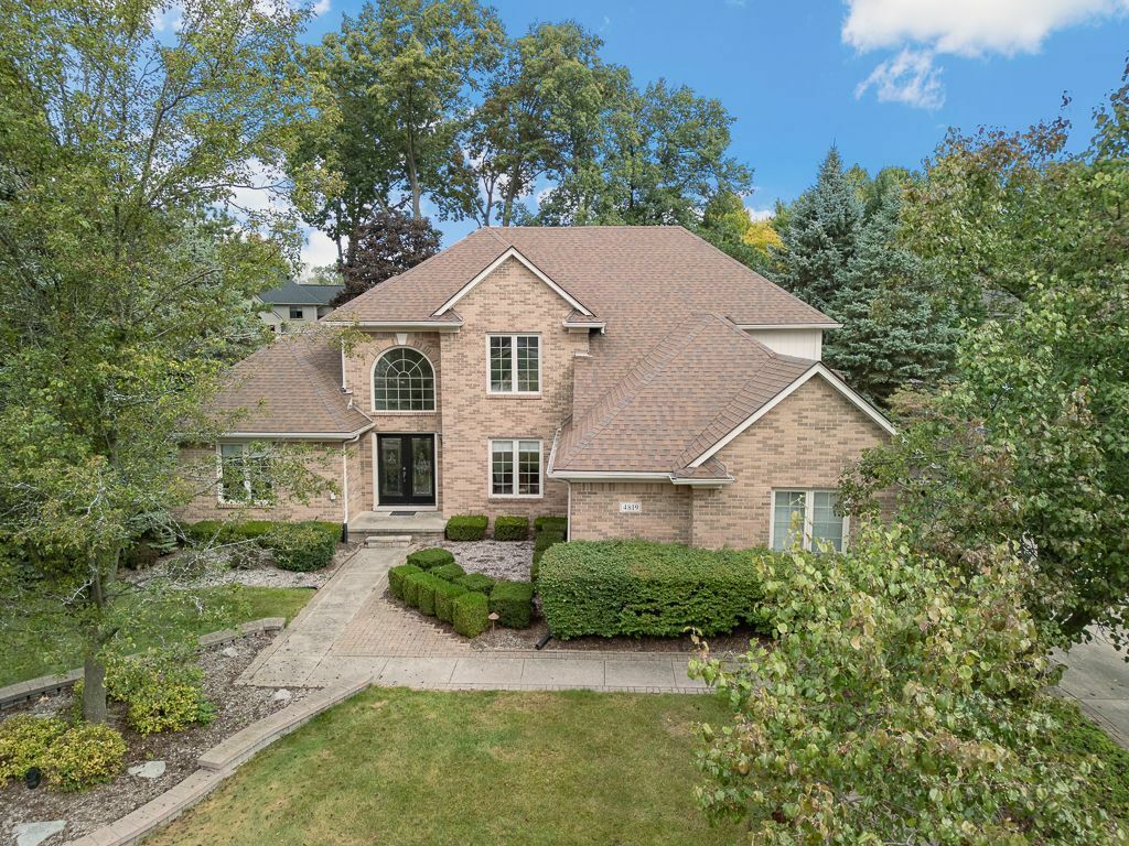 Property Photo:  4819 Aviemore Drive  MI 48314 1988 