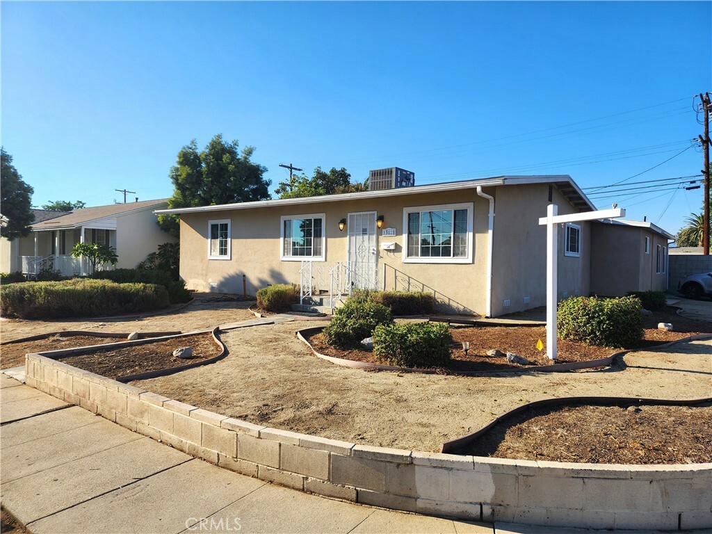 Property Photo:  13821 Burton Street  CA 91402 