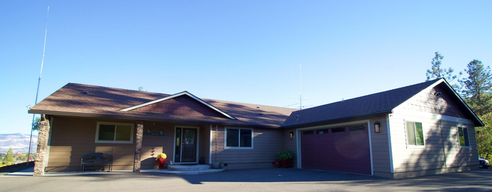 Property Photo: 2088 Jasmine Avenue OR 97501