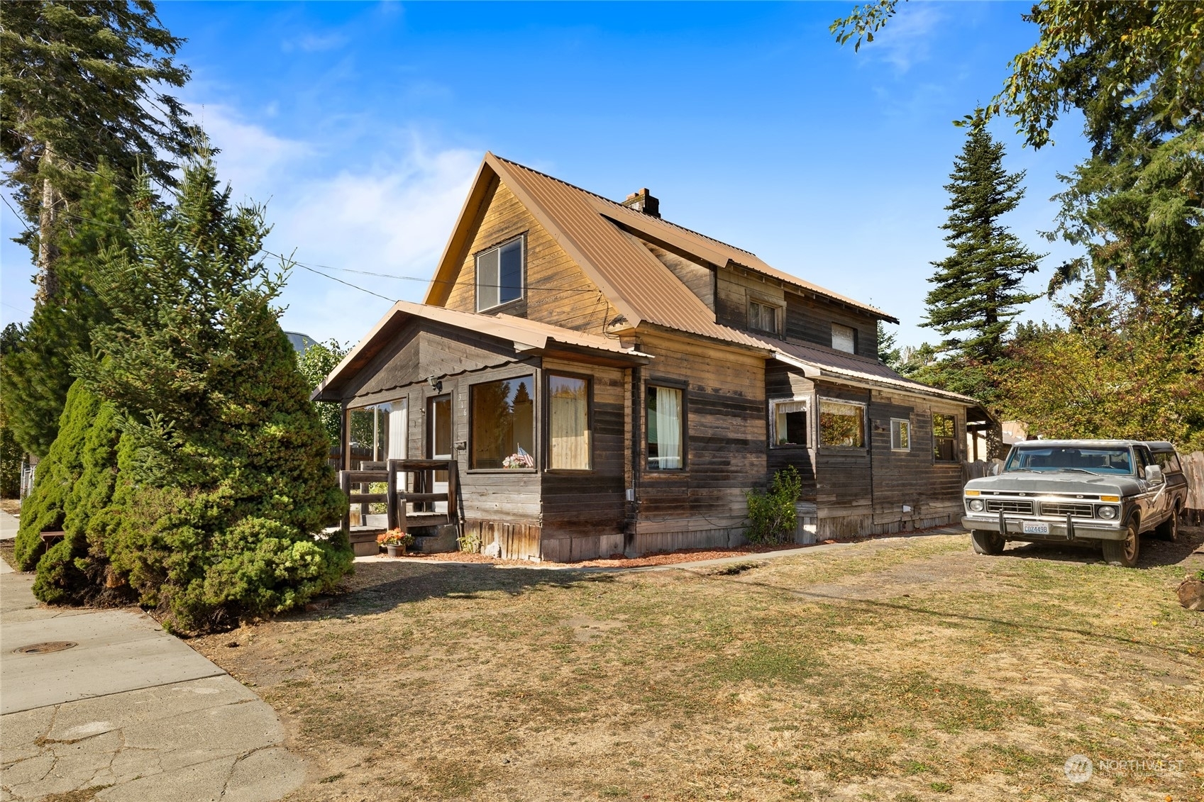 Property Photo:  316 W 2nd Street  WA 98922 