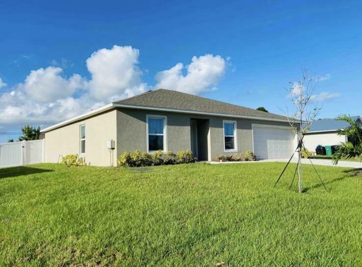 Property Photo:  479 SW Holden Terrace  FL 34984 