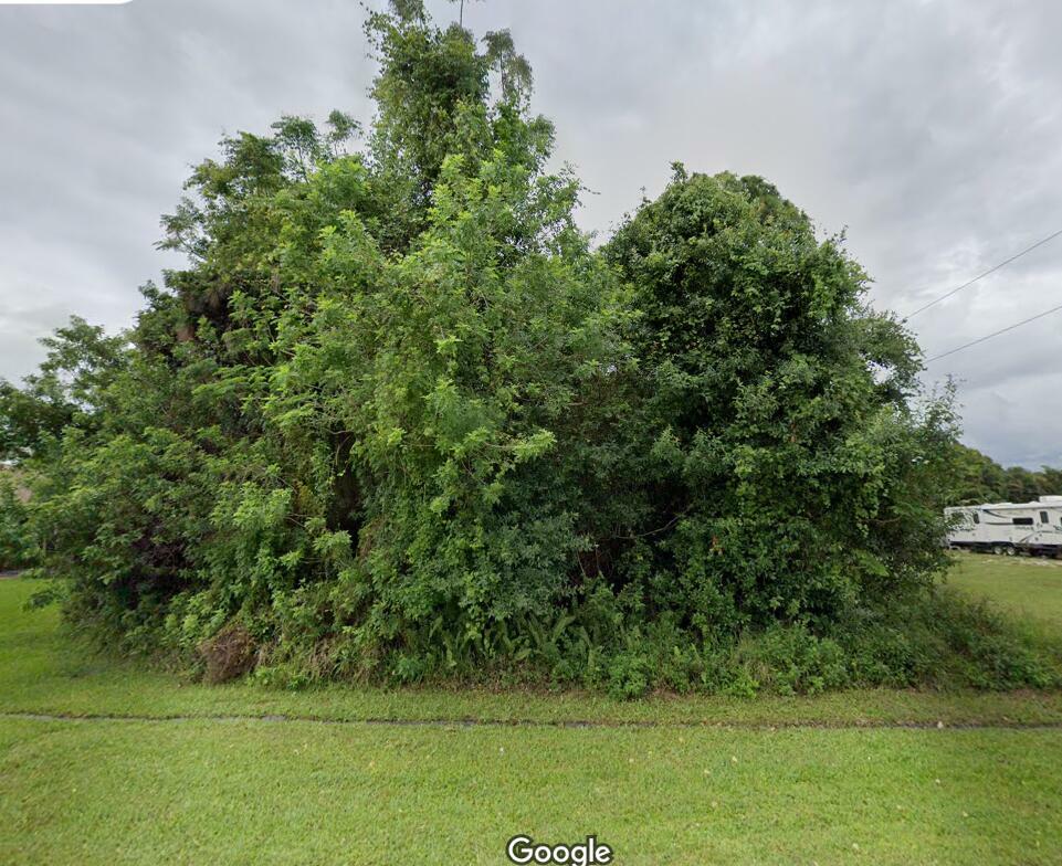 Property Photo:  750 SE Cavern Avenue SE  FL 34983 