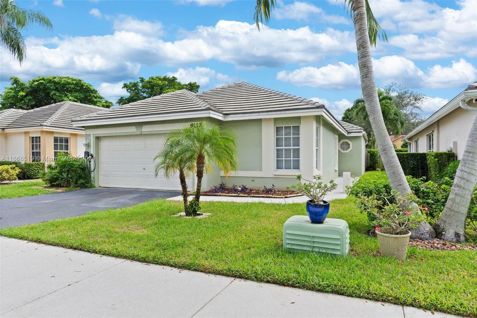 Property Photo:  9112 Lake Park Cir S  FL 33328 