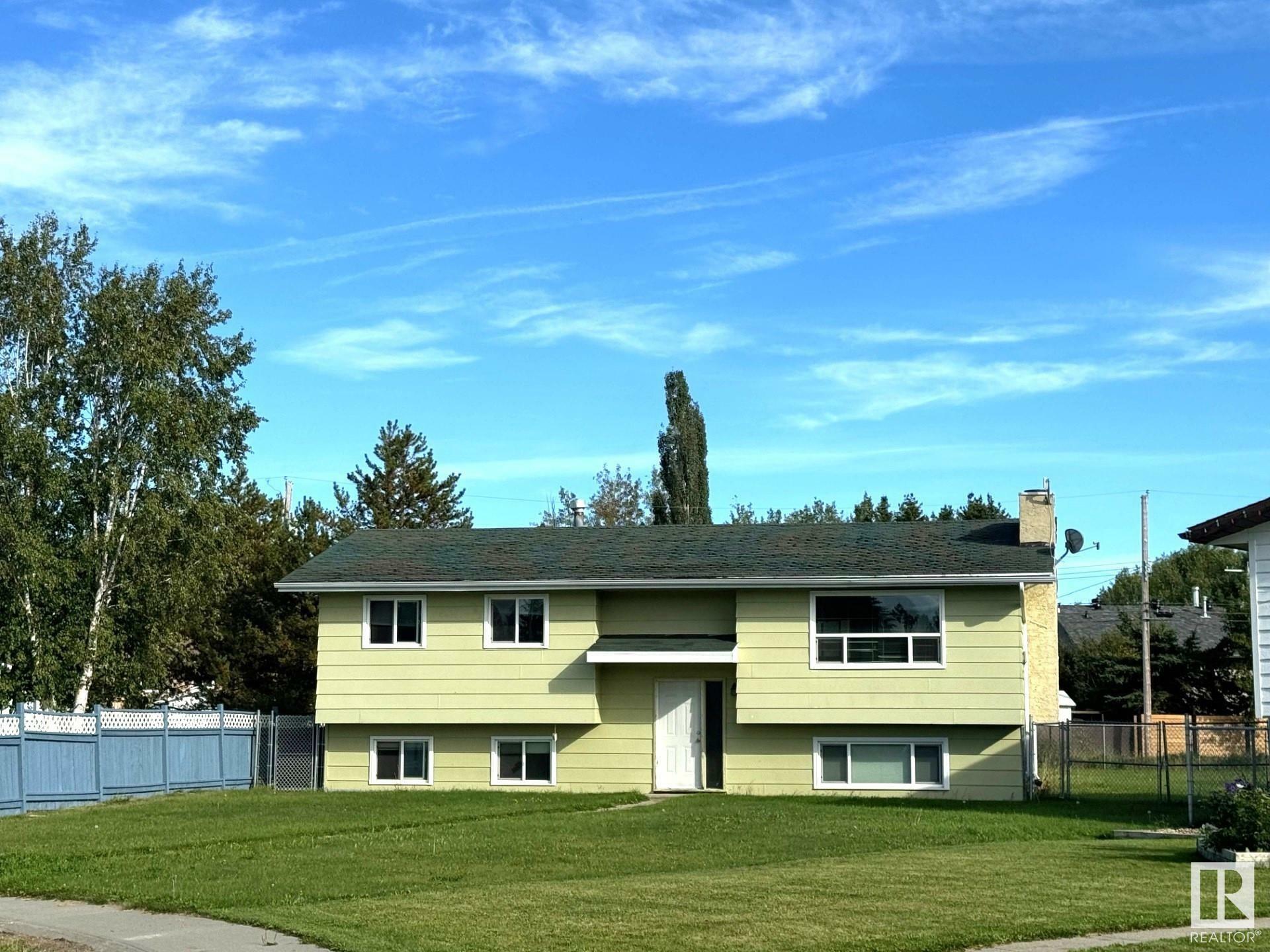 4915 51 Avenue  Entwistle AB T0E 0S0 photo