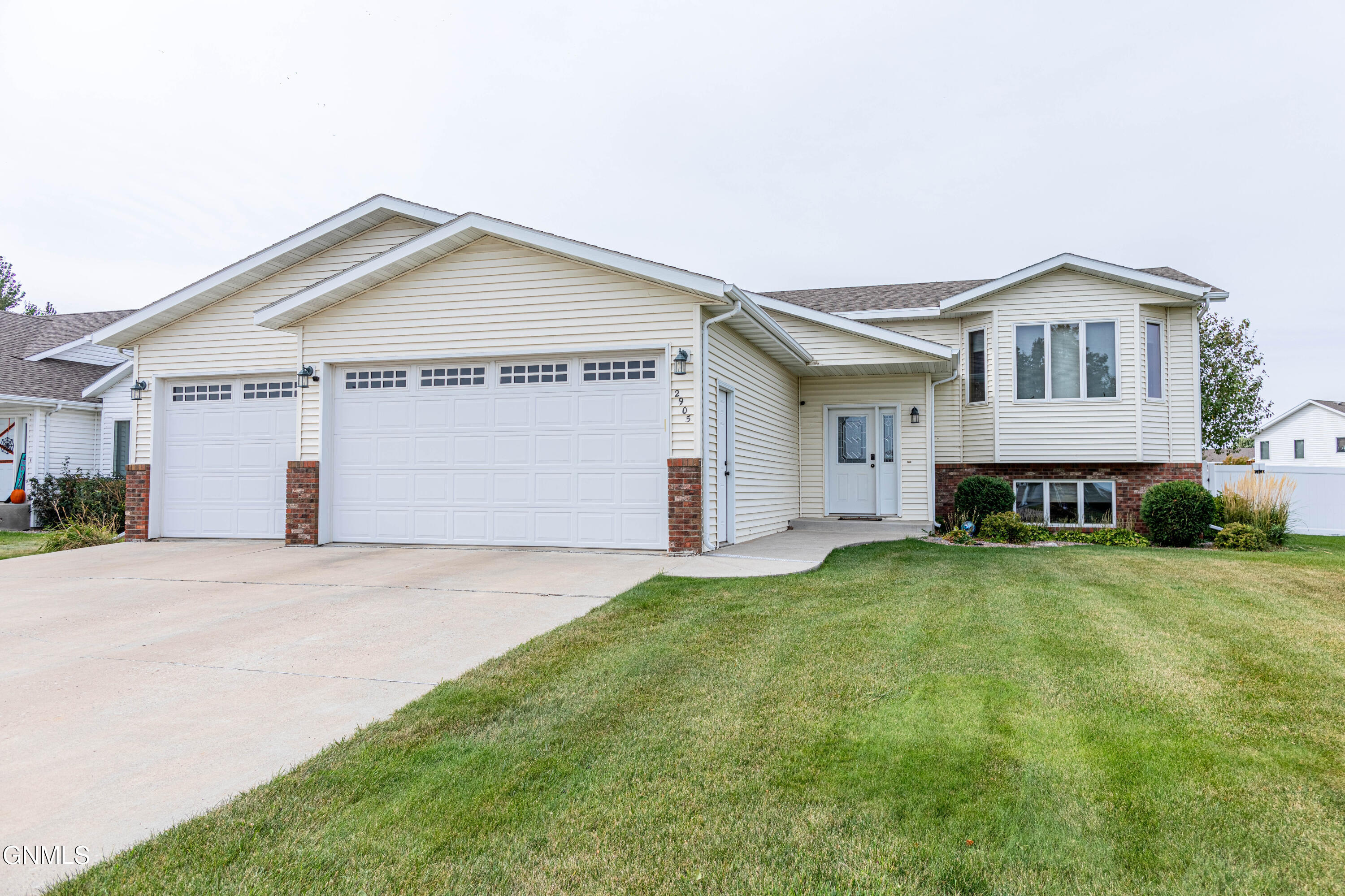 2905 Buckskin Road  Mandan ND 58554 photo