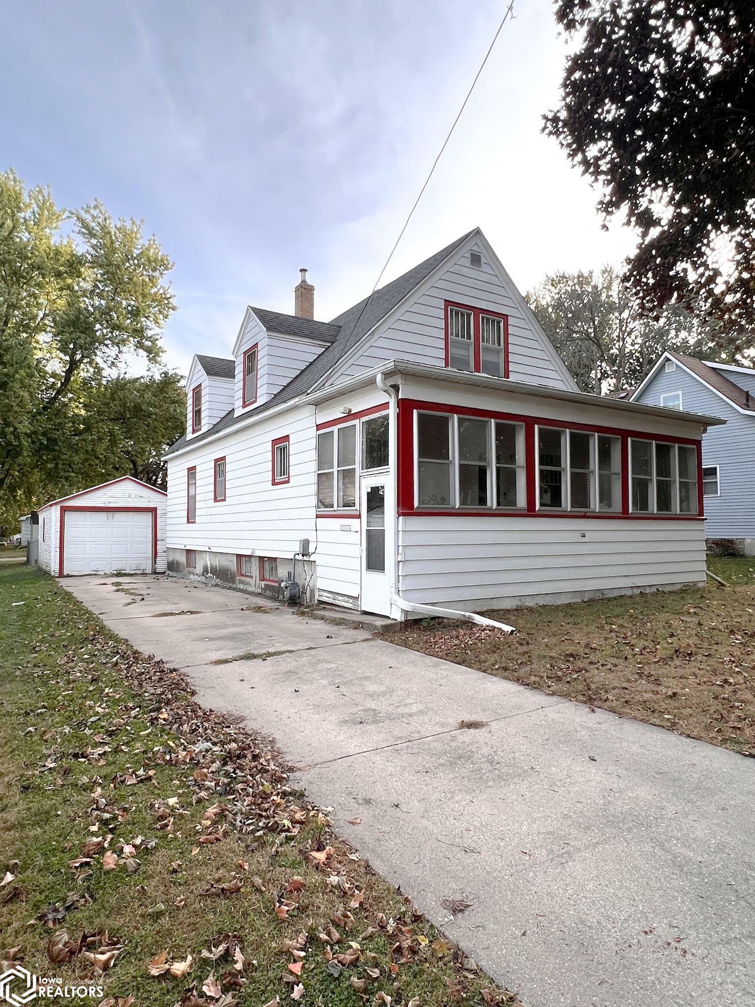 Property Photo:  335 20th Street  IA 50401 